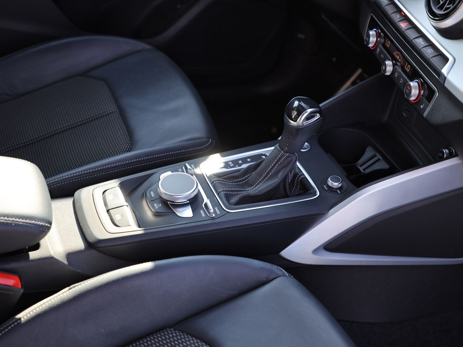 Audi Q2 S line 40TFSI qu Stronic Navi Matrix Panorama