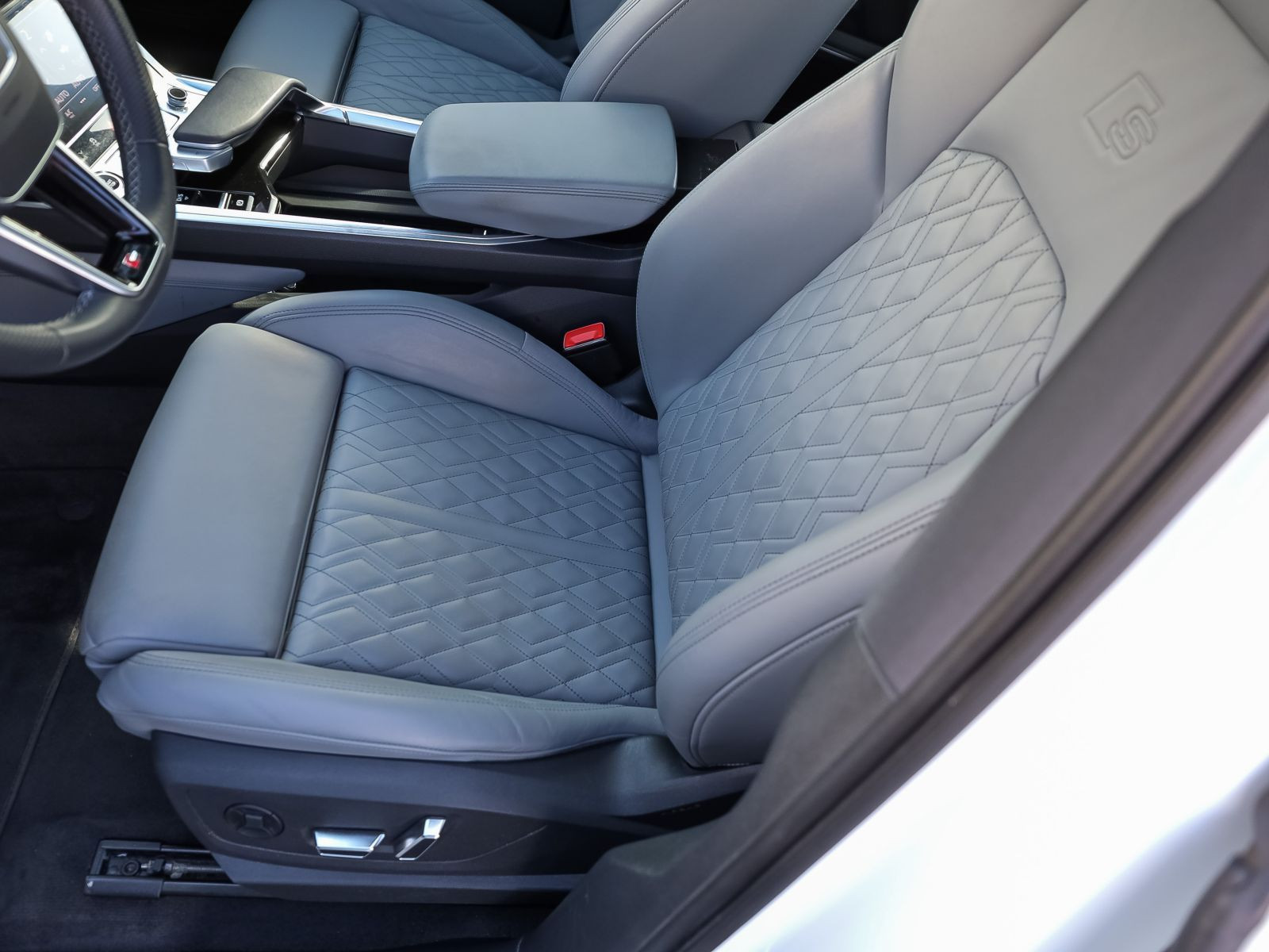 Audi Q8 e-tron S line 55 qu. Matrix HUD B&O Air ACC