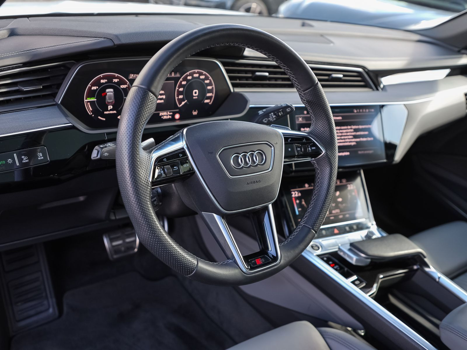 Audi Q8 e-tron S line 55 qu. Matrix HUD B&O Air ACC