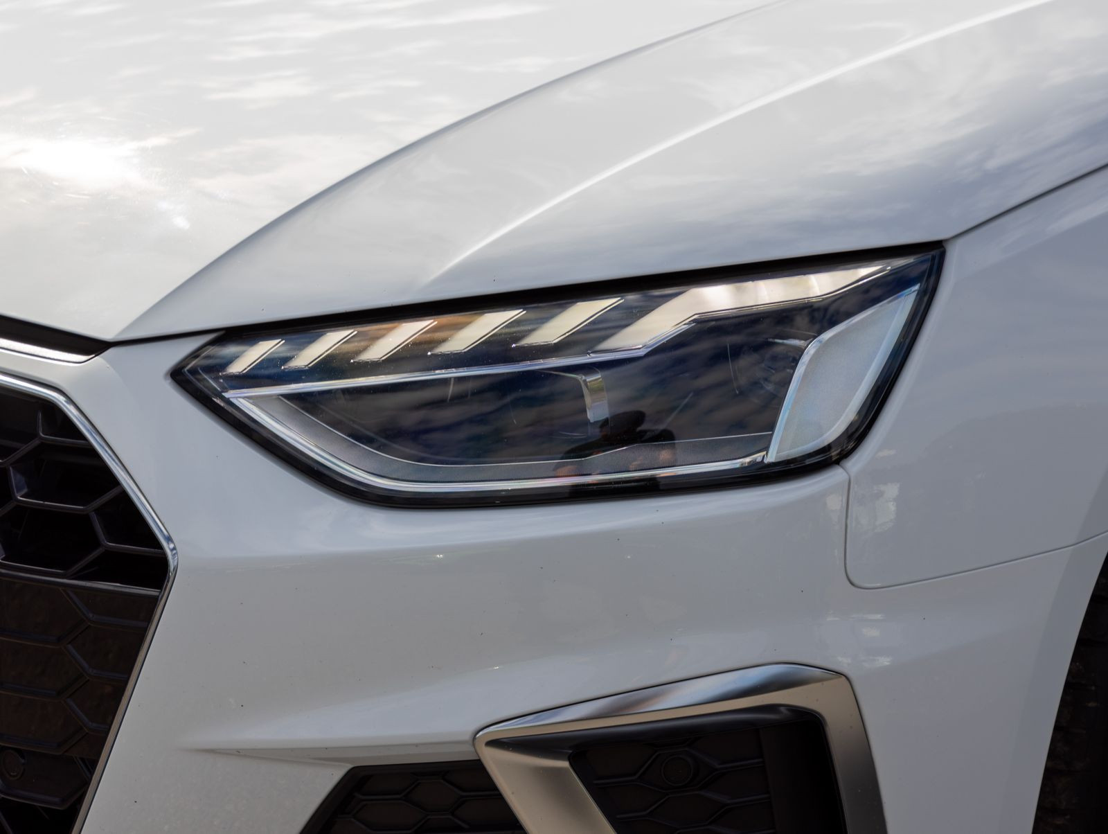 Audi A4 Avant S line 40TDI qu Stronic Navi LED HuD ACC