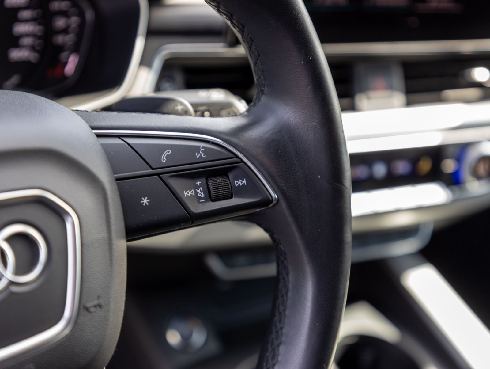 Audi A4 Avant S line 40TDI qu Stronic Navi LED HuD ACC