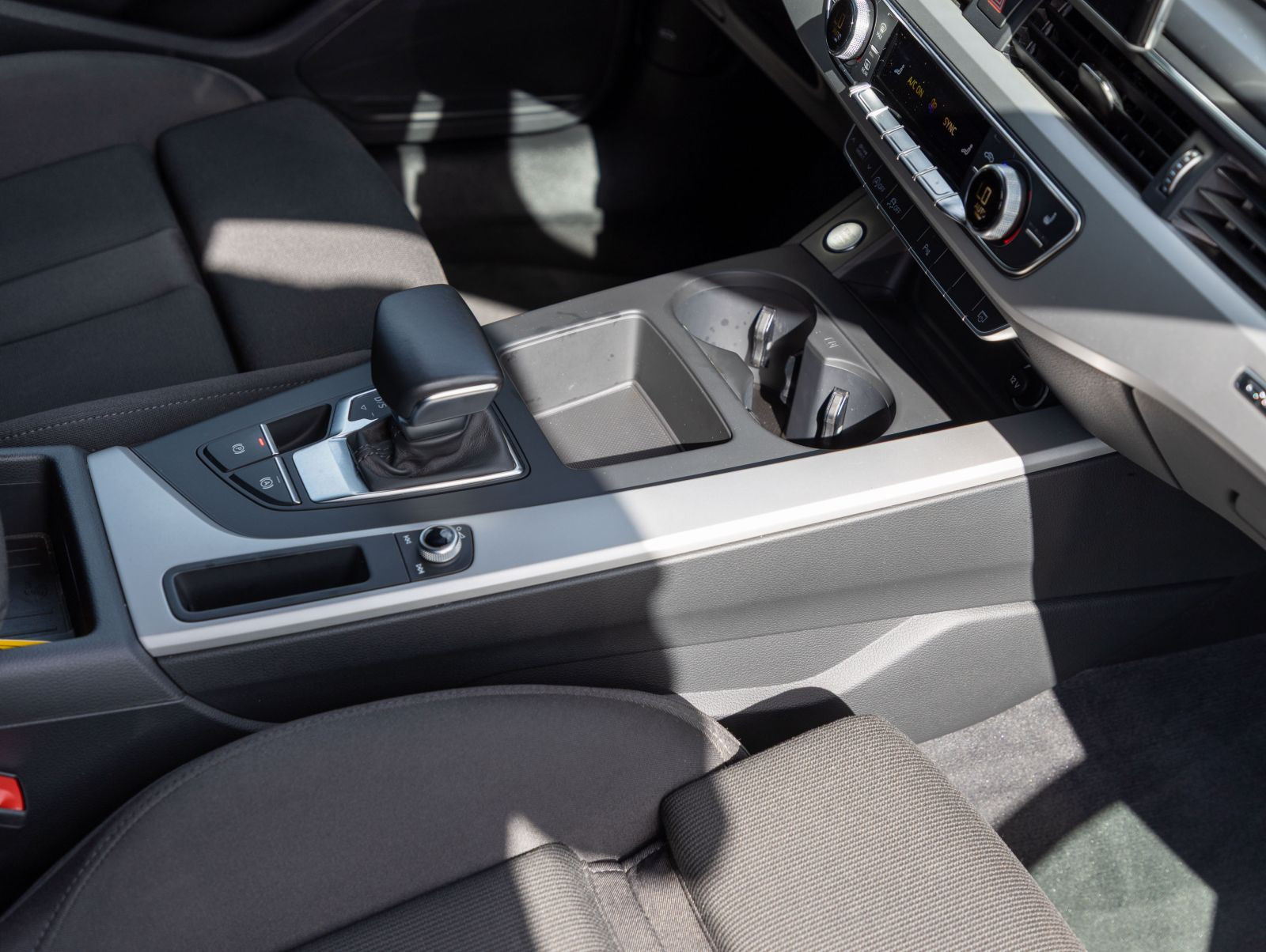 Audi A4 Avant S line 40TDI qu Stronic Navi LED HuD ACC
