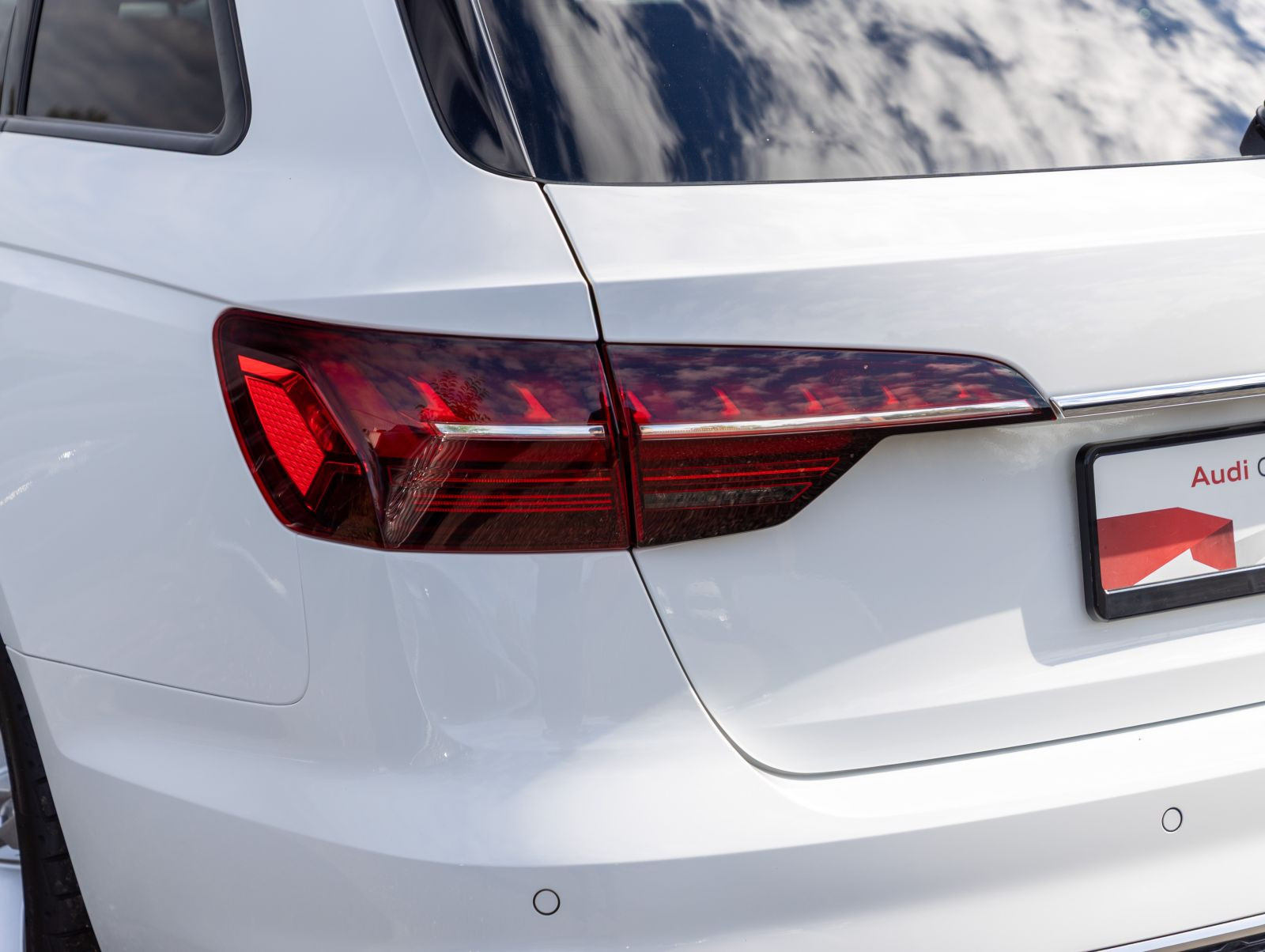 Audi A4 Avant S line 40TDI qu Stronic Navi LED HuD ACC