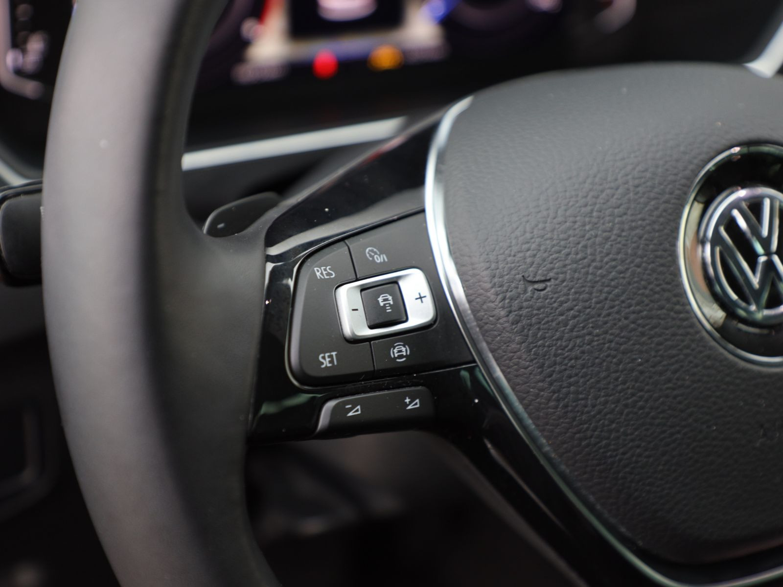 Volkswagen Tiguan Highline 2.0TSI DSG Navi LED ACC EPH DAB