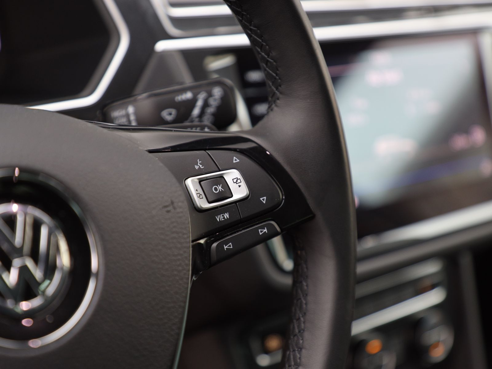 Volkswagen Tiguan Highline 2.0TSI DSG Navi LED ACC EPH DAB