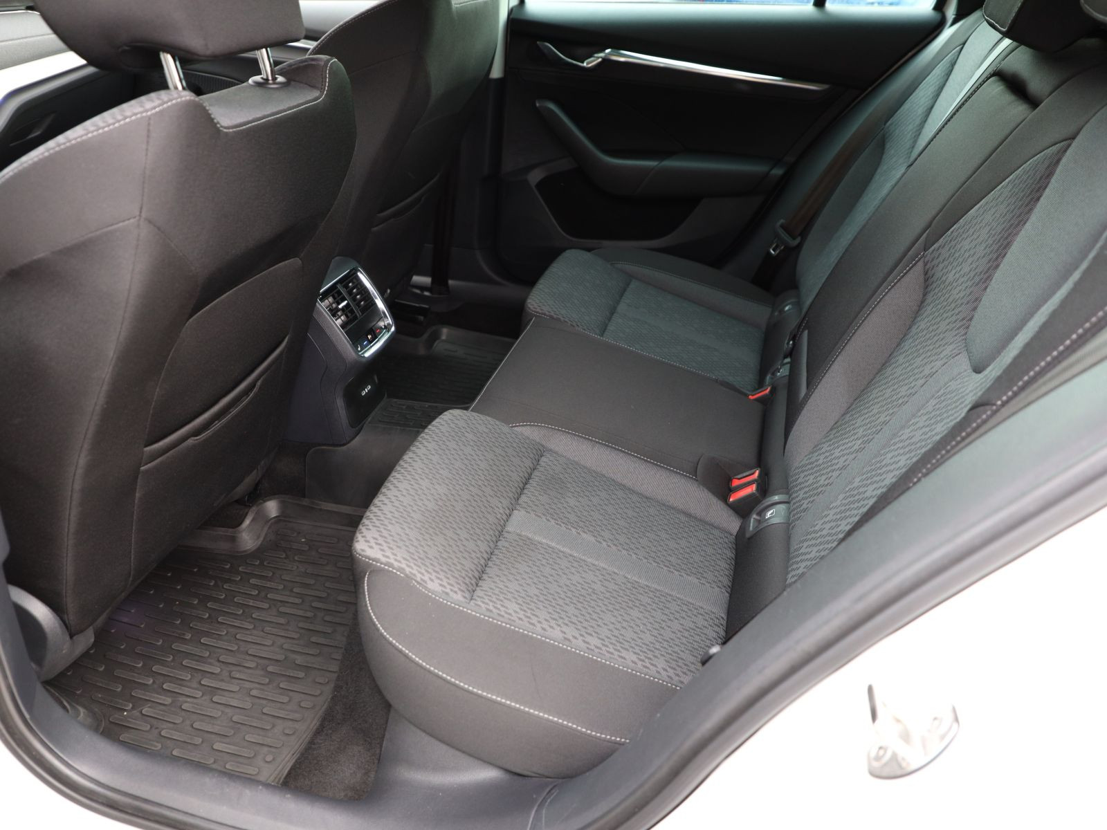 Skoda Octavia Combi Style 2.0TDI HuD ACC Navi AHK LED
