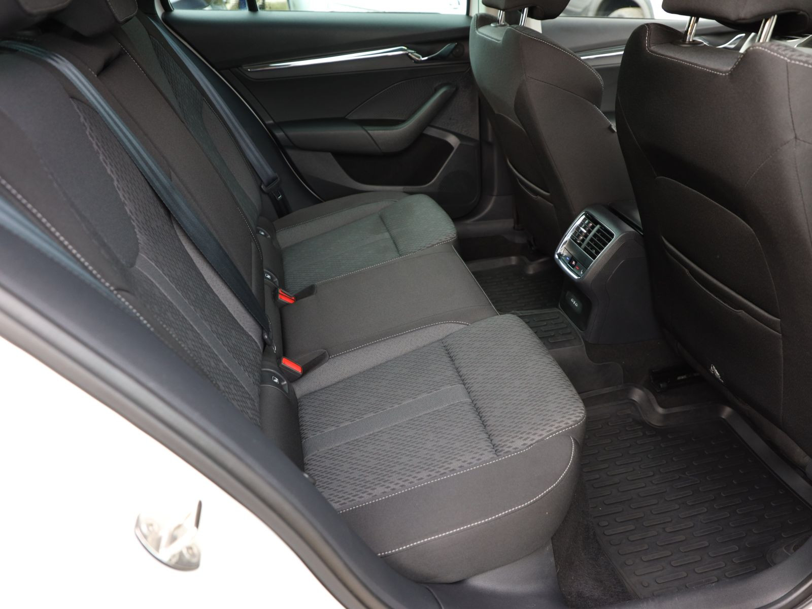 Skoda Octavia Combi Style 2.0TDI HuD ACC Navi AHK LED