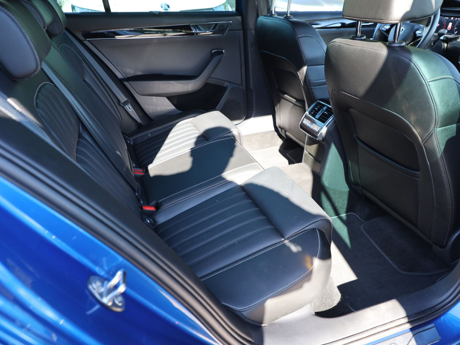 Skoda Superb Combi L&K 2.0 TSI DSG 360°Kamera Standhzg