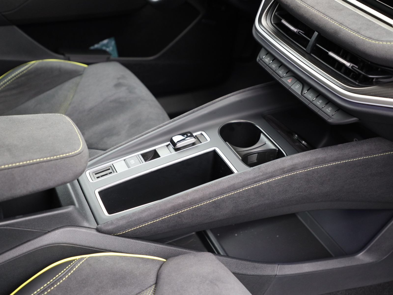 Skoda Elroq RS 82 kWh 4x4 ACC DCC AHK LED Area View