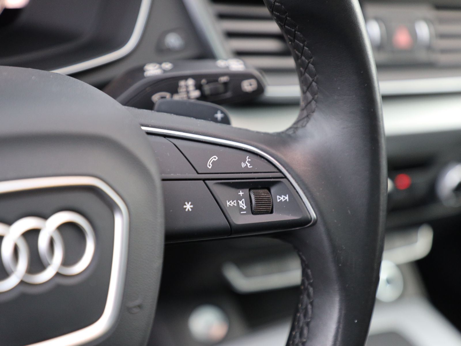 Audi Q5 S line 40TDI qu Stronic Navi Matrix Panorama AHK
