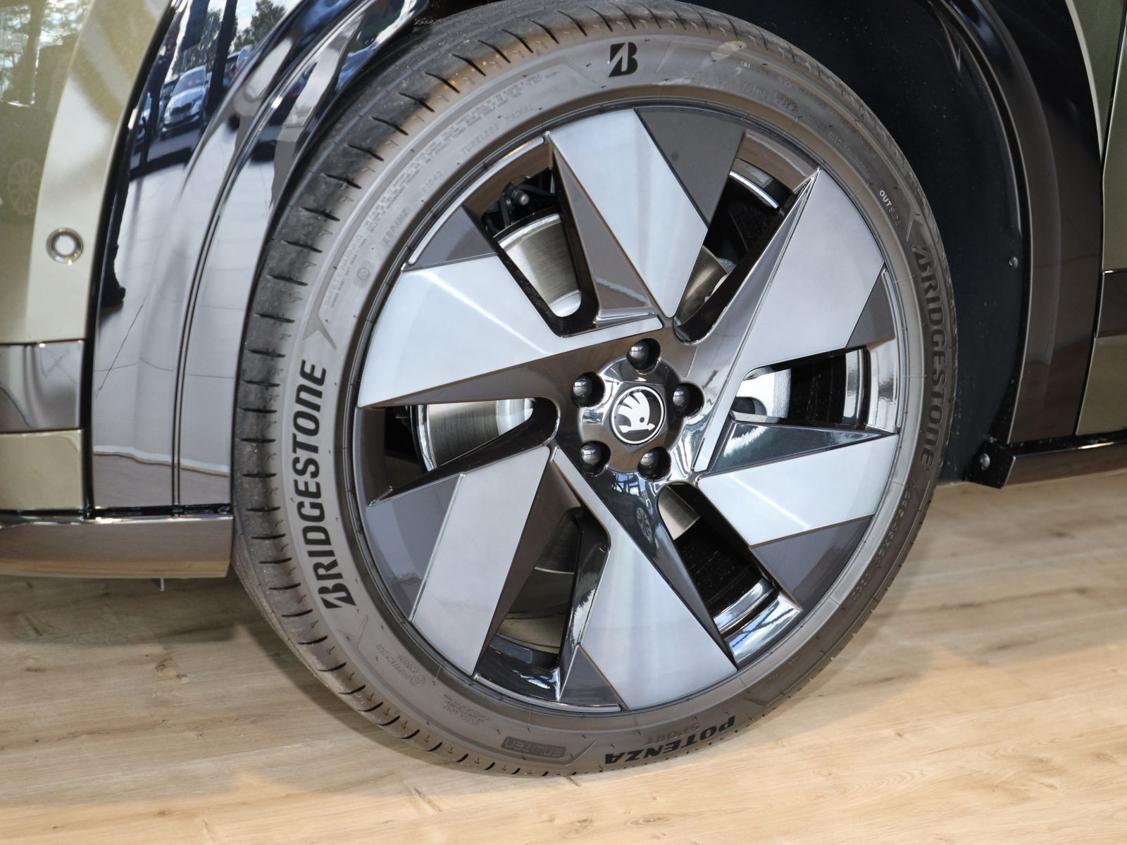 Skoda Peaq Sportline 90x (91 kWh) 220 kW 1-Gang-Automatik 4x4