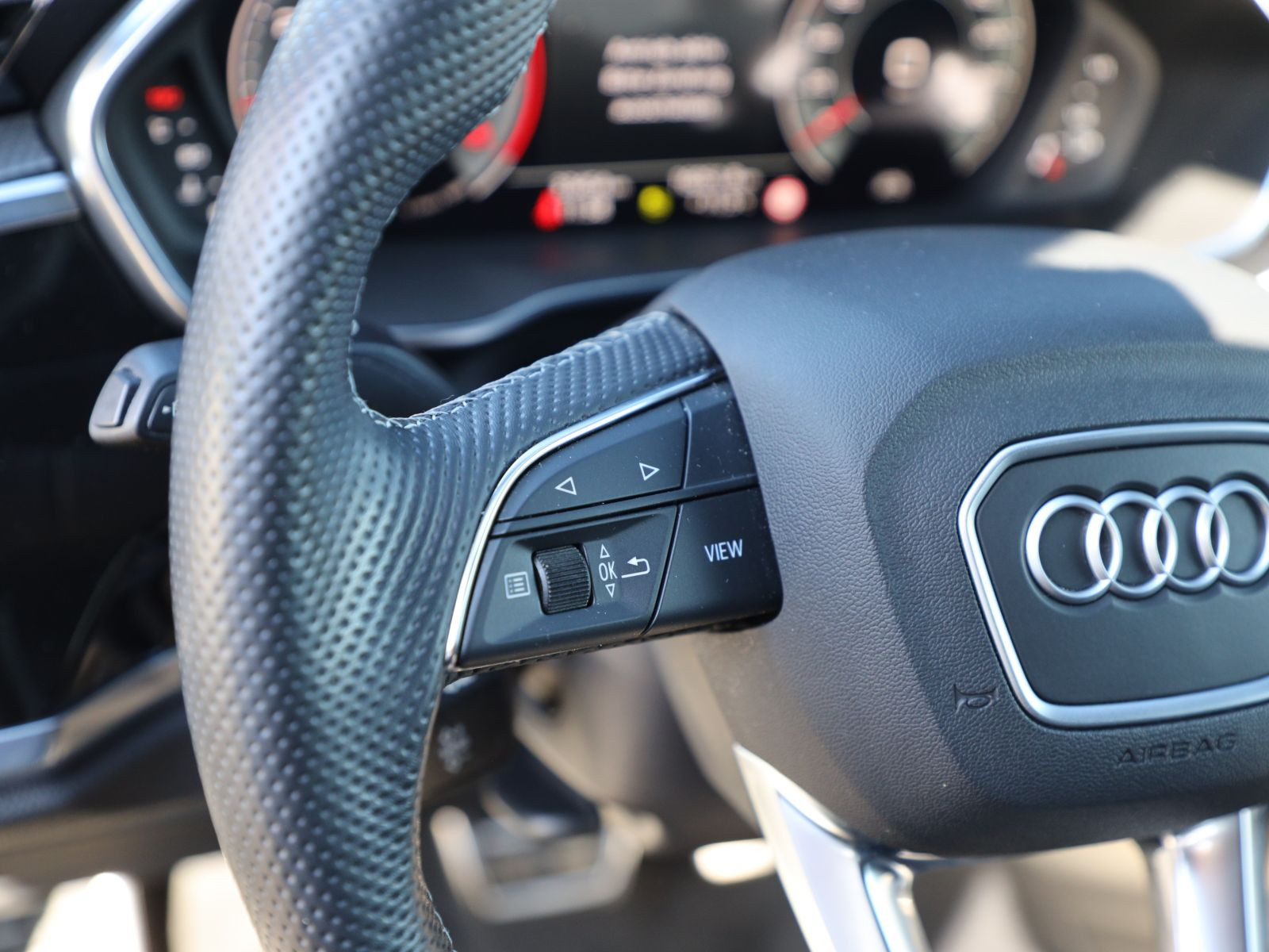 Audi Q3 S line 40TFSI qu Stronic Navi LED DAB EPH AHK