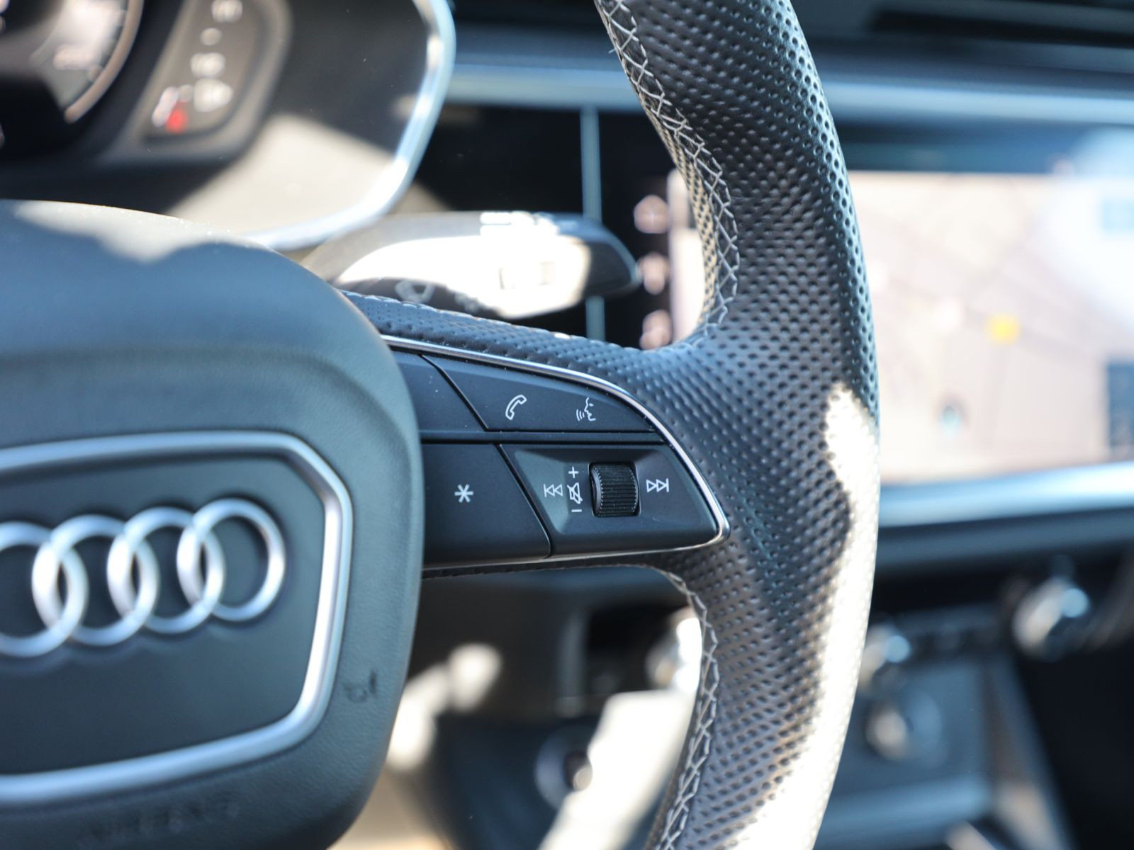 Audi Q3 S line 40TFSI qu Stronic Navi LED DAB EPH AHK