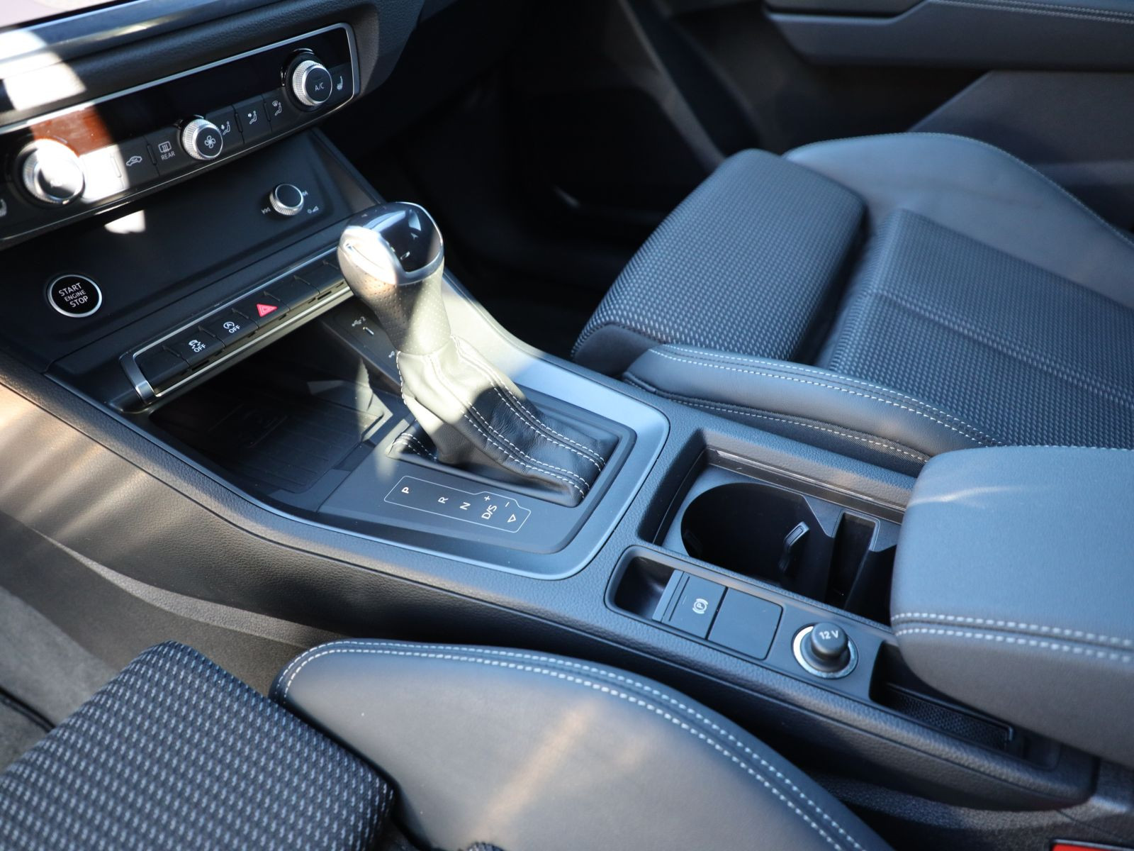 Audi Q3 S line 40TFSI qu Stronic Navi LED DAB EPH AHK
