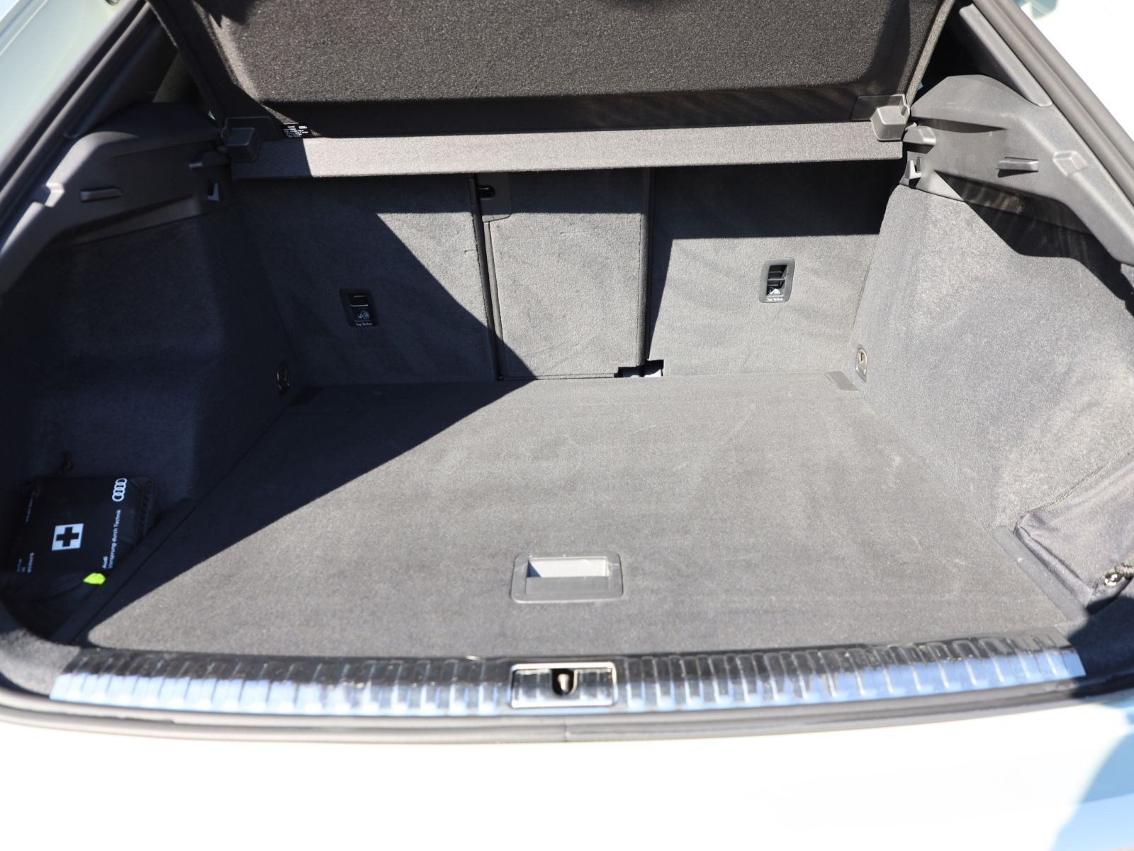 Audi Q3 S line 40TFSI qu Stronic Navi LED DAB EPH AHK
