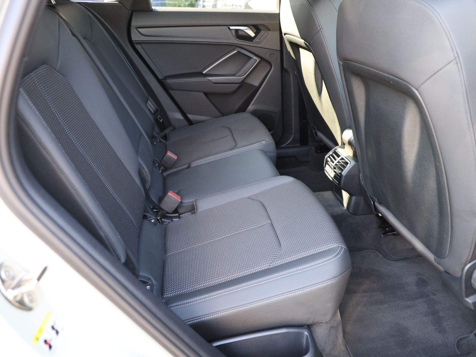 Audi Q3 S line 40TFSI qu Stronic Navi LED DAB EPH AHK