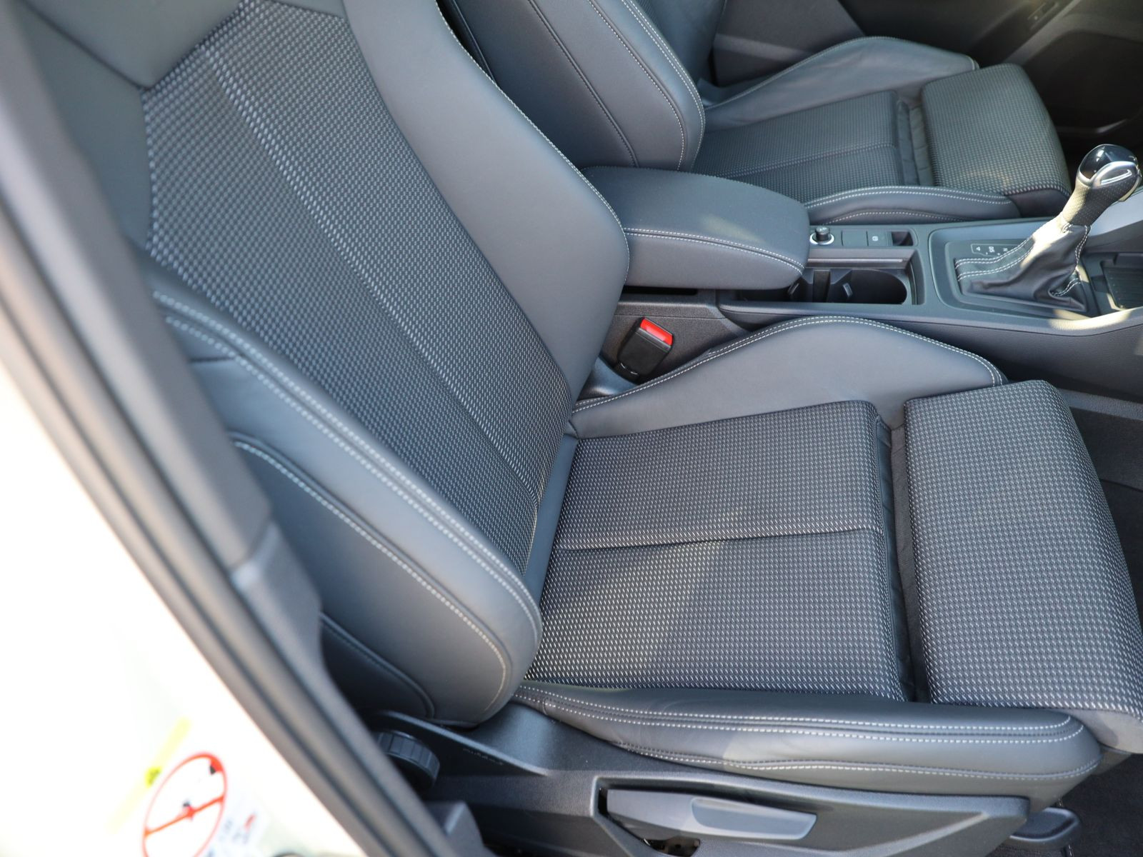 Audi Q3 S line 40TFSI qu Stronic Navi LED DAB EPH AHK