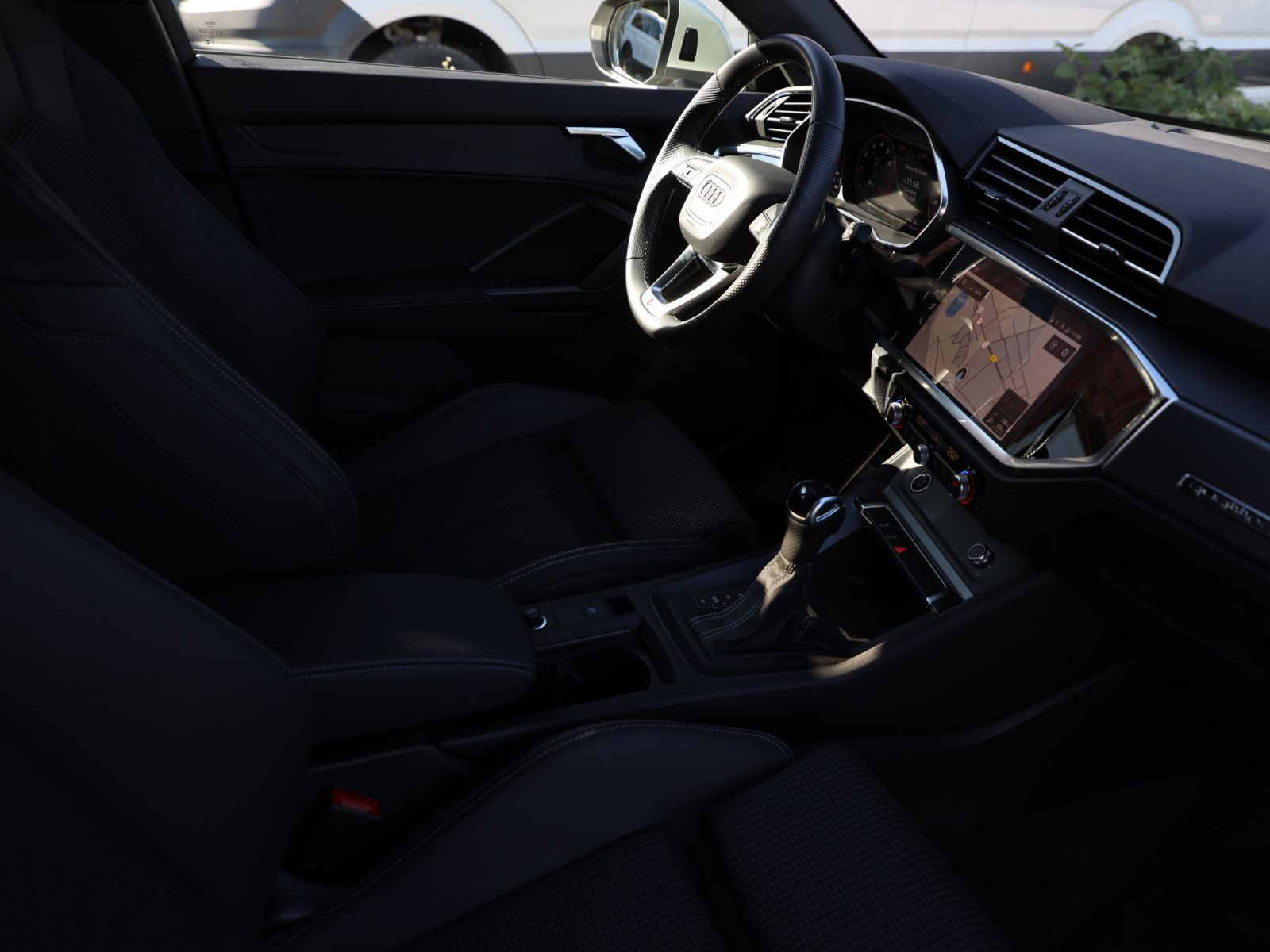 Audi Q3 S line 40TFSI qu Stronic Navi LED DAB EPH AHK