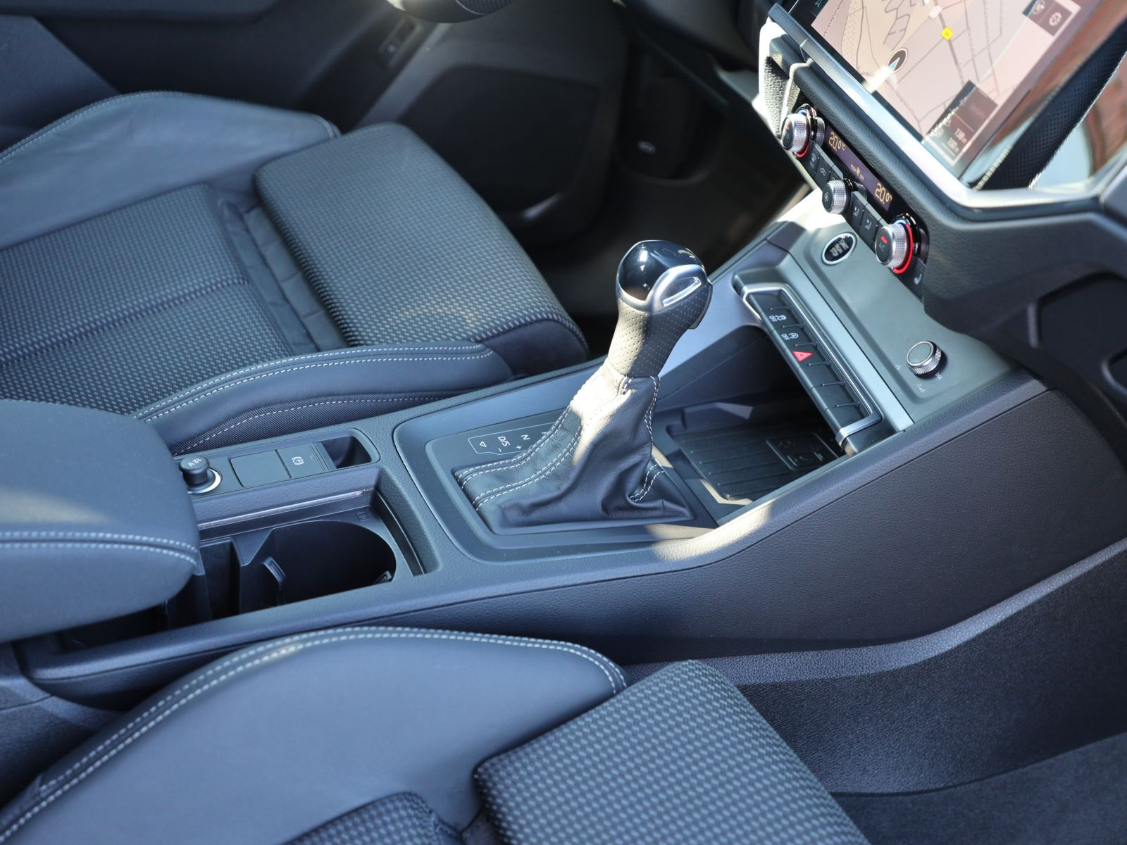 Audi Q3 S line 40TFSI qu Stronic Navi LED DAB EPH AHK
