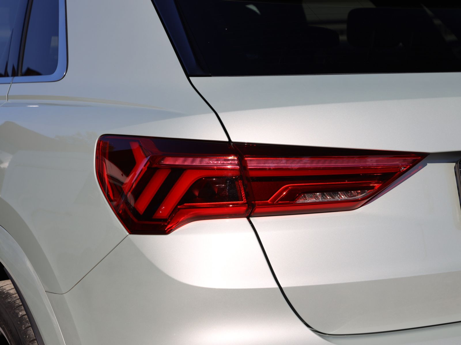 Audi Q3 S line 40TFSI qu Stronic Navi LED DAB EPH AHK