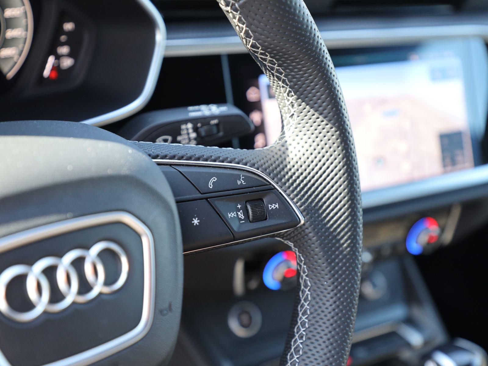 Audi Q3 Sportback S line 40TFSI qu Navi Matrix ACC AHK