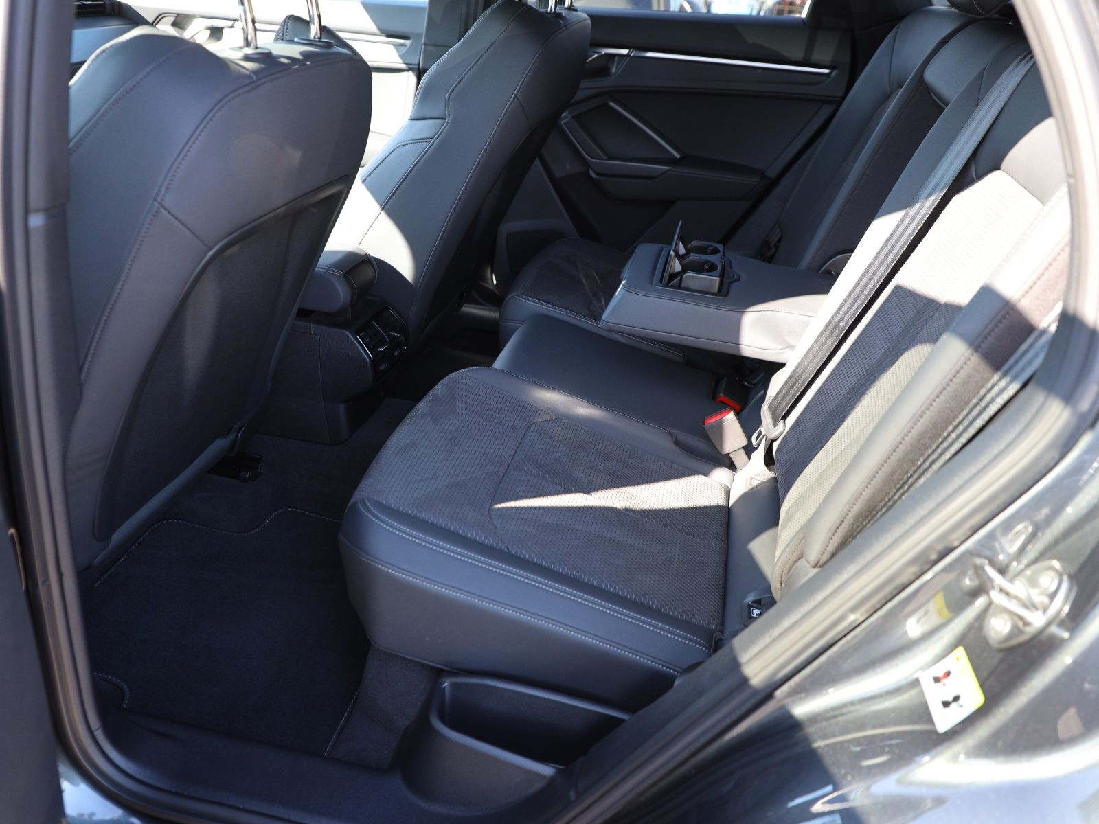 Audi Q3 Sportback S line 40TFSI qu Navi Matrix ACC AHK