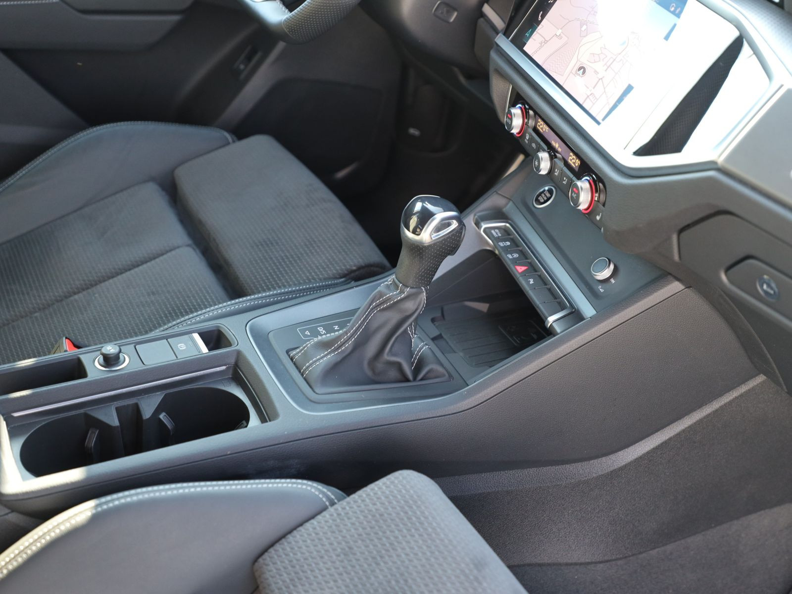 Audi Q3 Sportback S line 40TFSI qu Navi Matrix ACC AHK