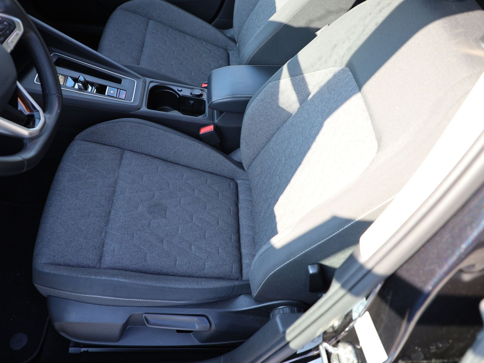 Volkswagen Golf VIII MOVE 2.0TDI Navi LED DAB EPH Carplay