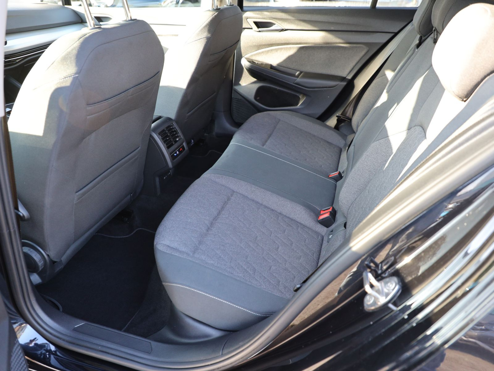 Volkswagen Golf VIII MOVE 2.0TDI Navi LED DAB EPH Carplay
