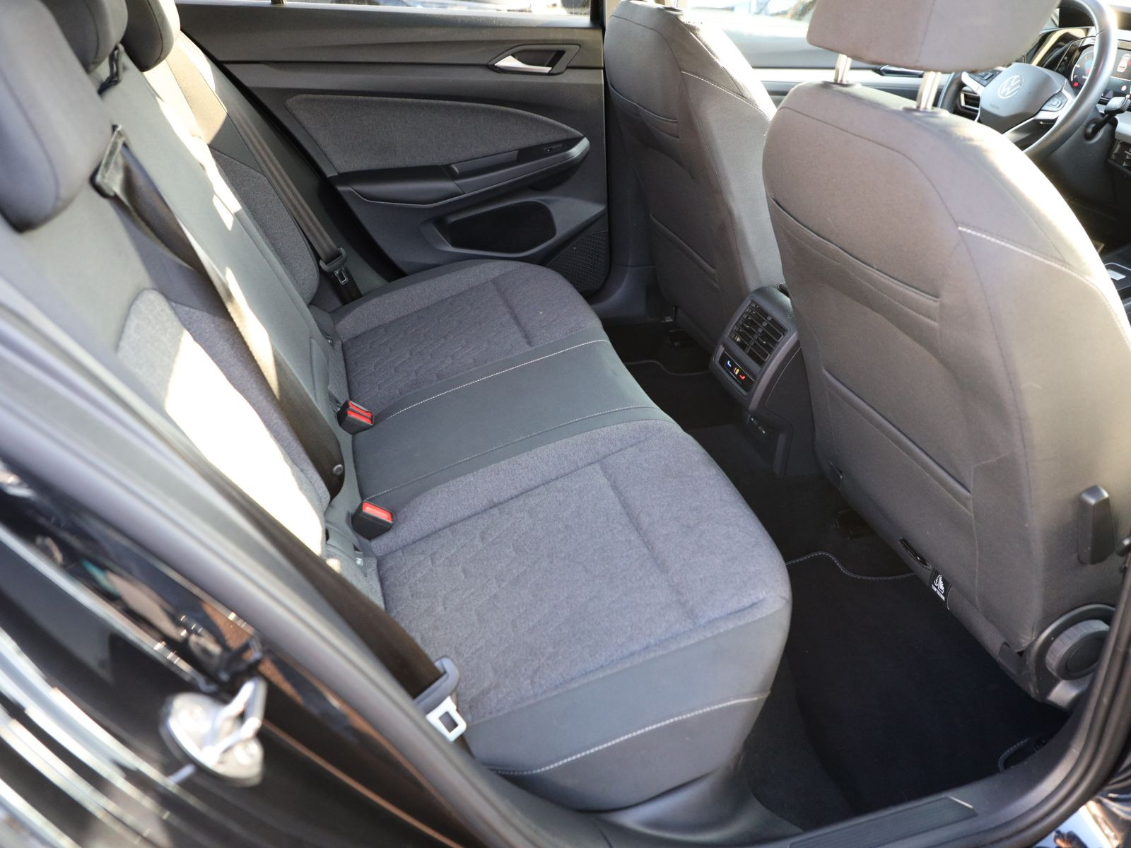 Volkswagen Golf VIII MOVE 2.0TDI Navi LED DAB EPH Carplay