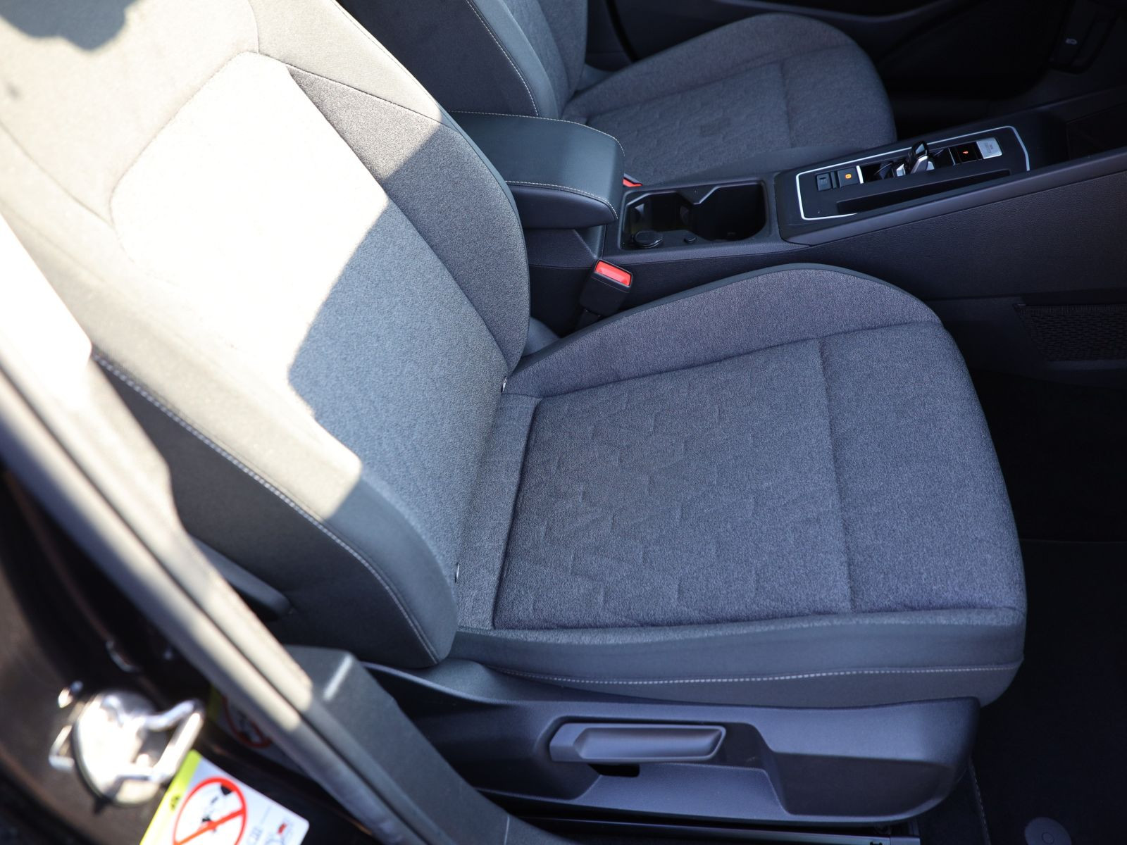 Volkswagen Golf VIII MOVE 2.0TDI Navi LED DAB EPH Carplay