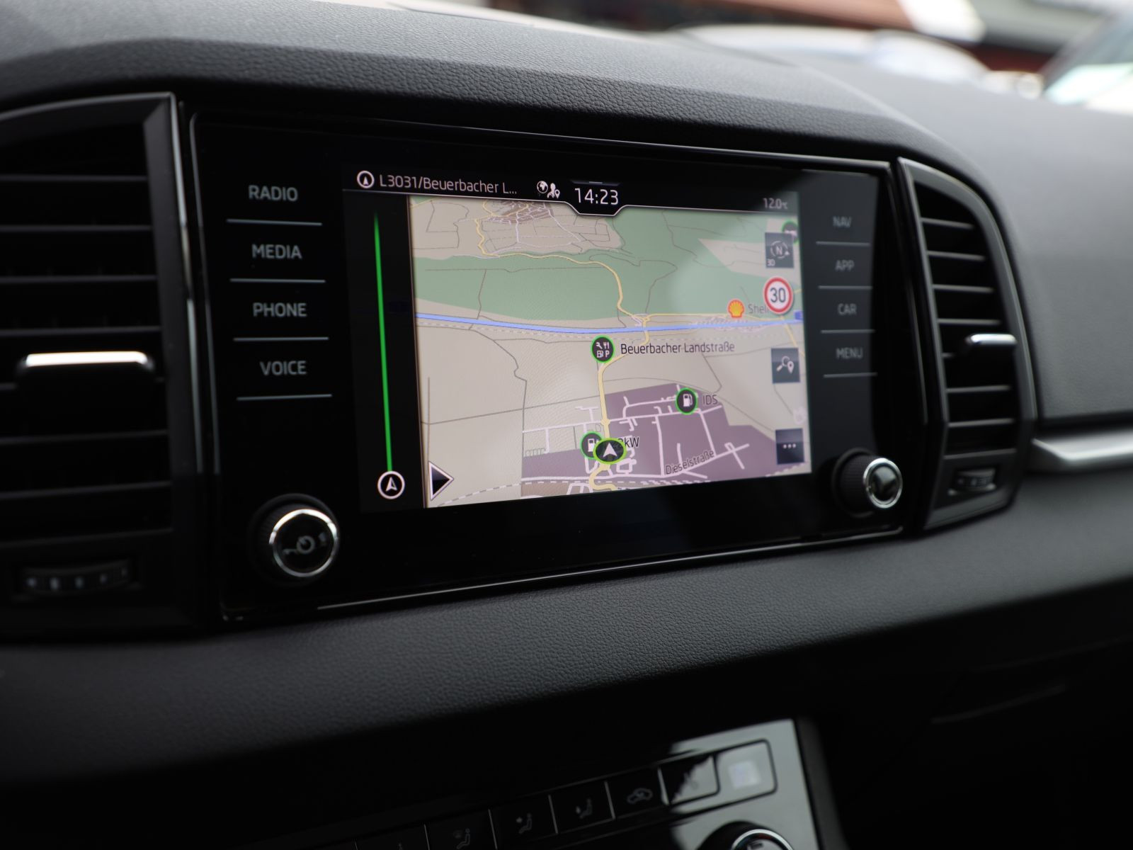Skoda Karoq Selection 1.5TSI Panorama ACC Navi LED EPH
