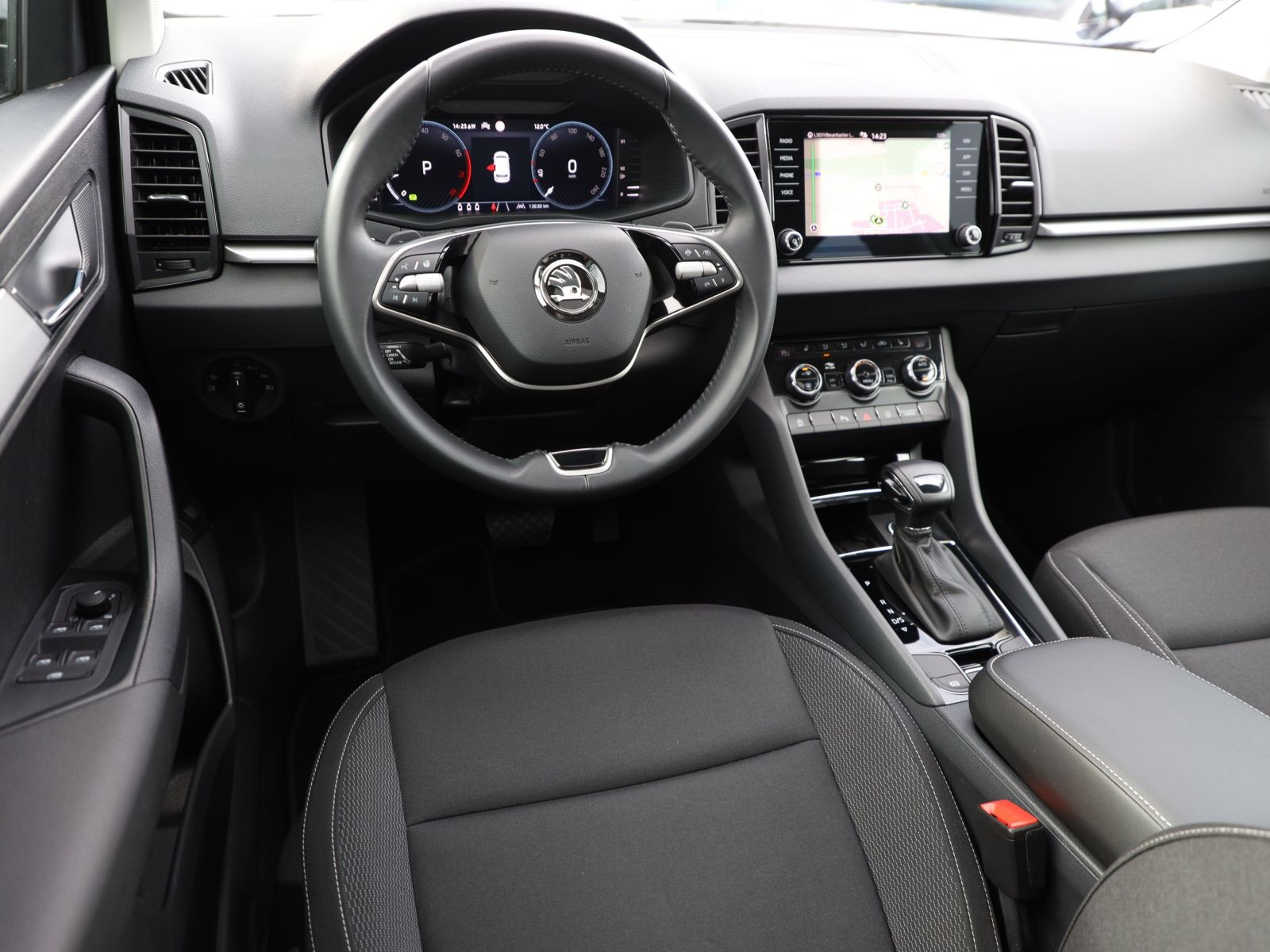 Skoda Karoq Selection 1.5TSI Panorama ACC Navi LED EPH