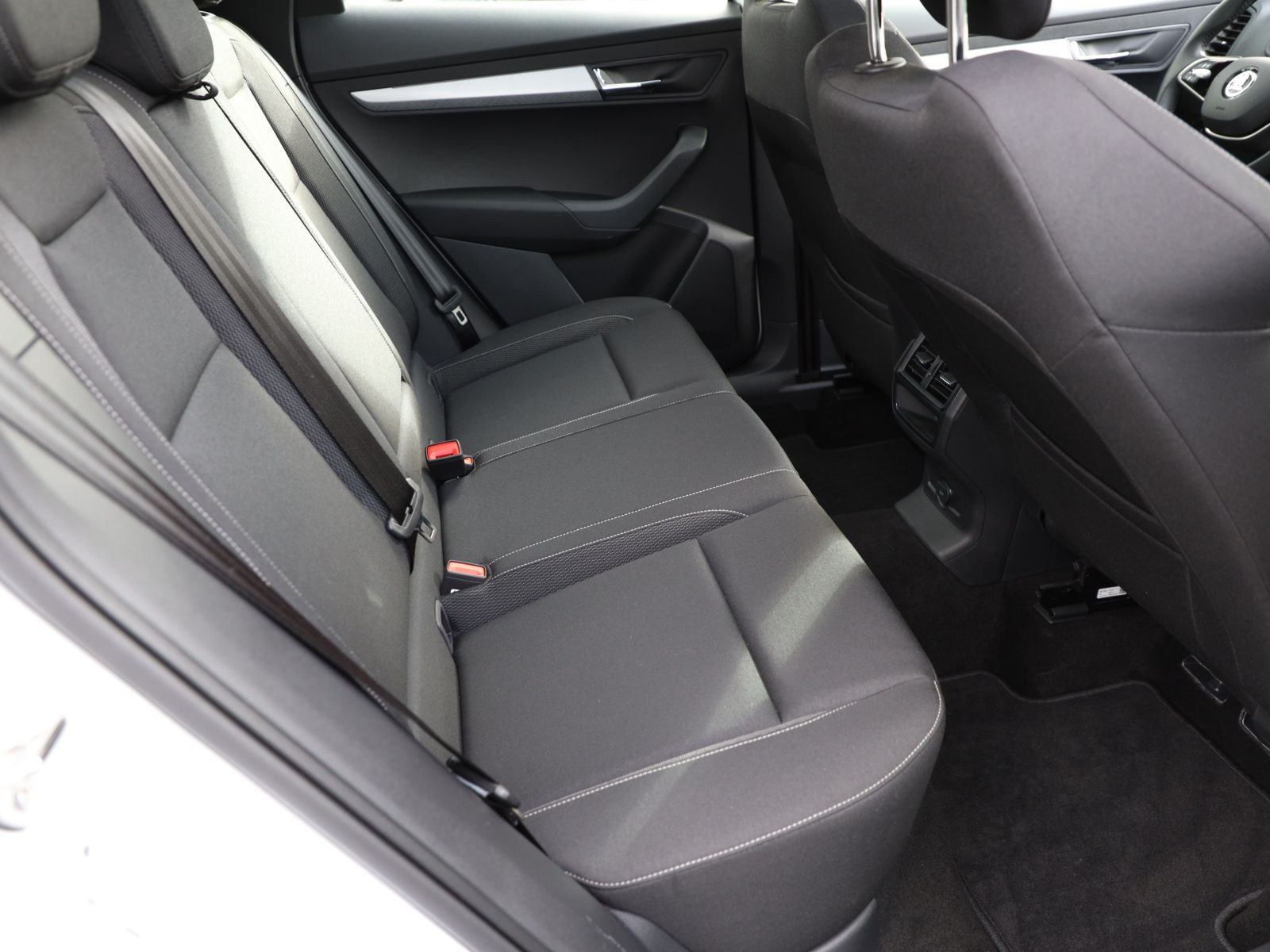 Skoda Karoq Selection 1.5TSI Panorama ACC Navi LED EPH