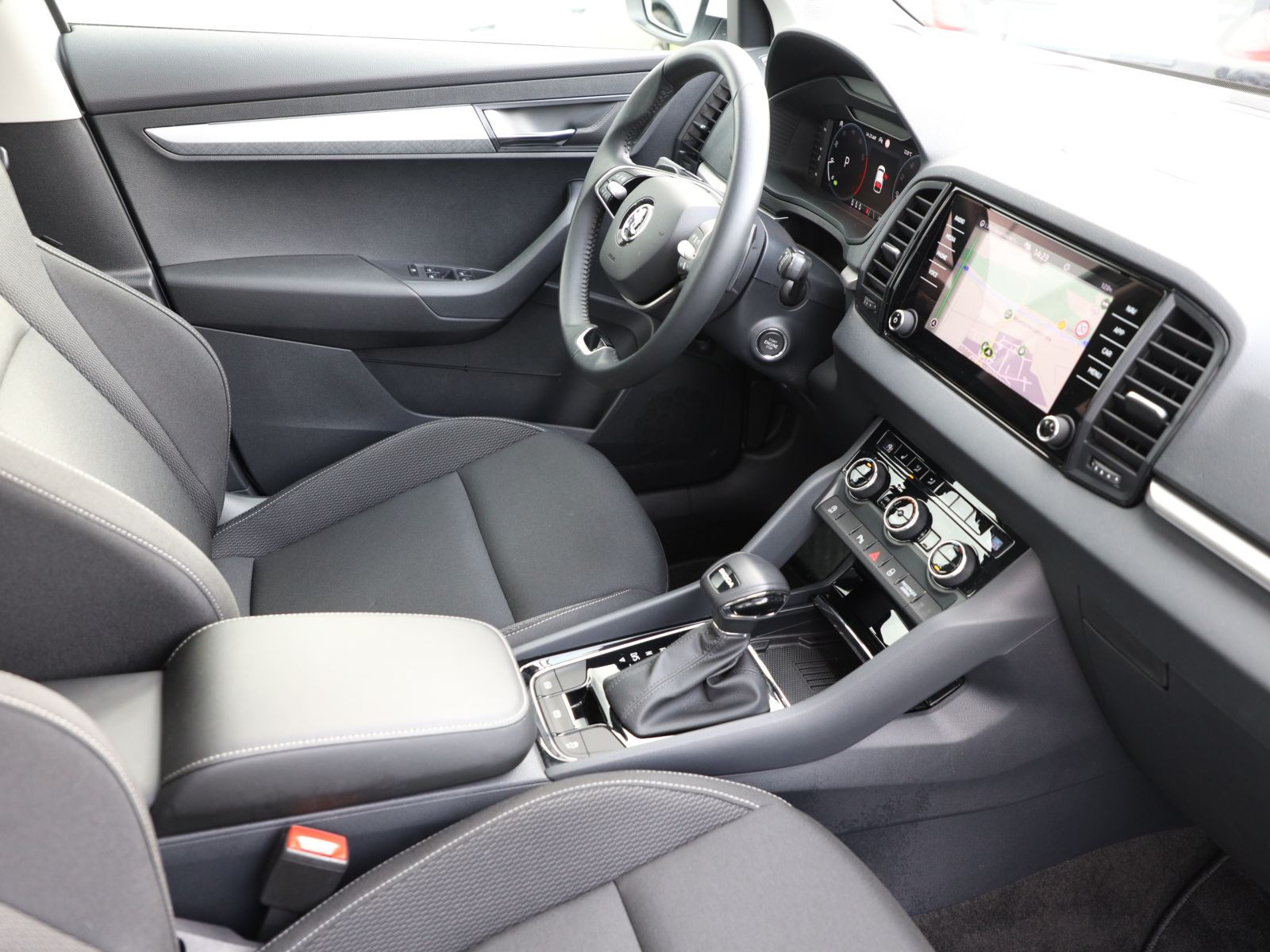 Skoda Karoq Selection 1.5TSI Panorama ACC Navi LED EPH