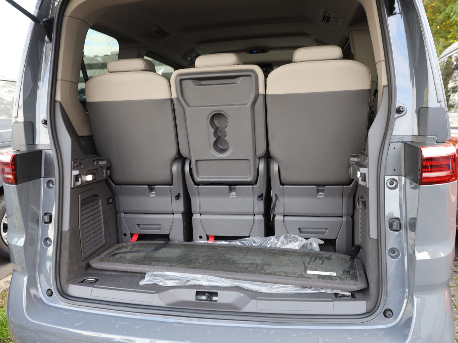 Volkswagen T7 Multivan 2.0 TSI DSG Life, AHK, Navi, LED-Matrix, Rückfahrkamera