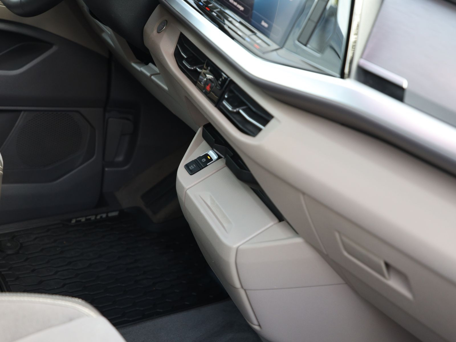 Volkswagen T7 Multivan 2.0 TSI DSG Life, AHK, Navi, LED-Matrix, Rückfahrkamera