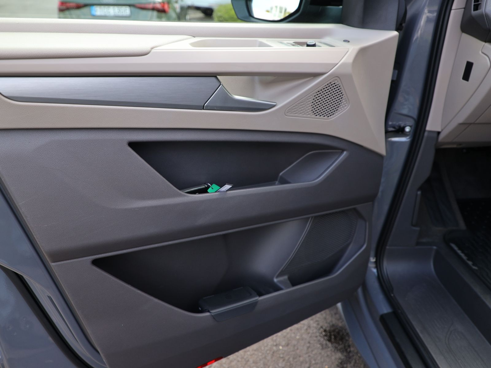 Volkswagen T7 Multivan 2.0 TSI DSG Life, AHK, Navi, LED-Matrix, Rückfahrkamera