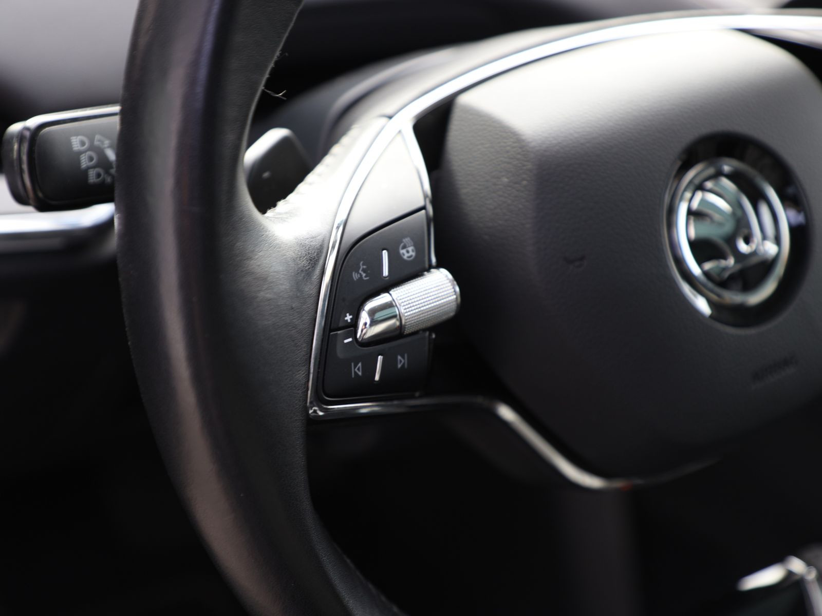 Skoda Enyaq 80 iV Panorama Sitzhzg HuD LED AHK