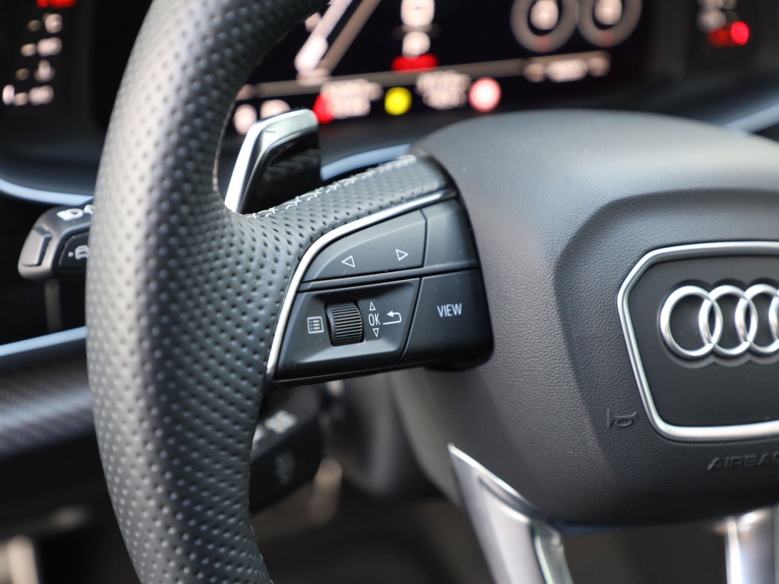 Audi RS Q8 Navi LED HuD Panorama Luftfederung AHK