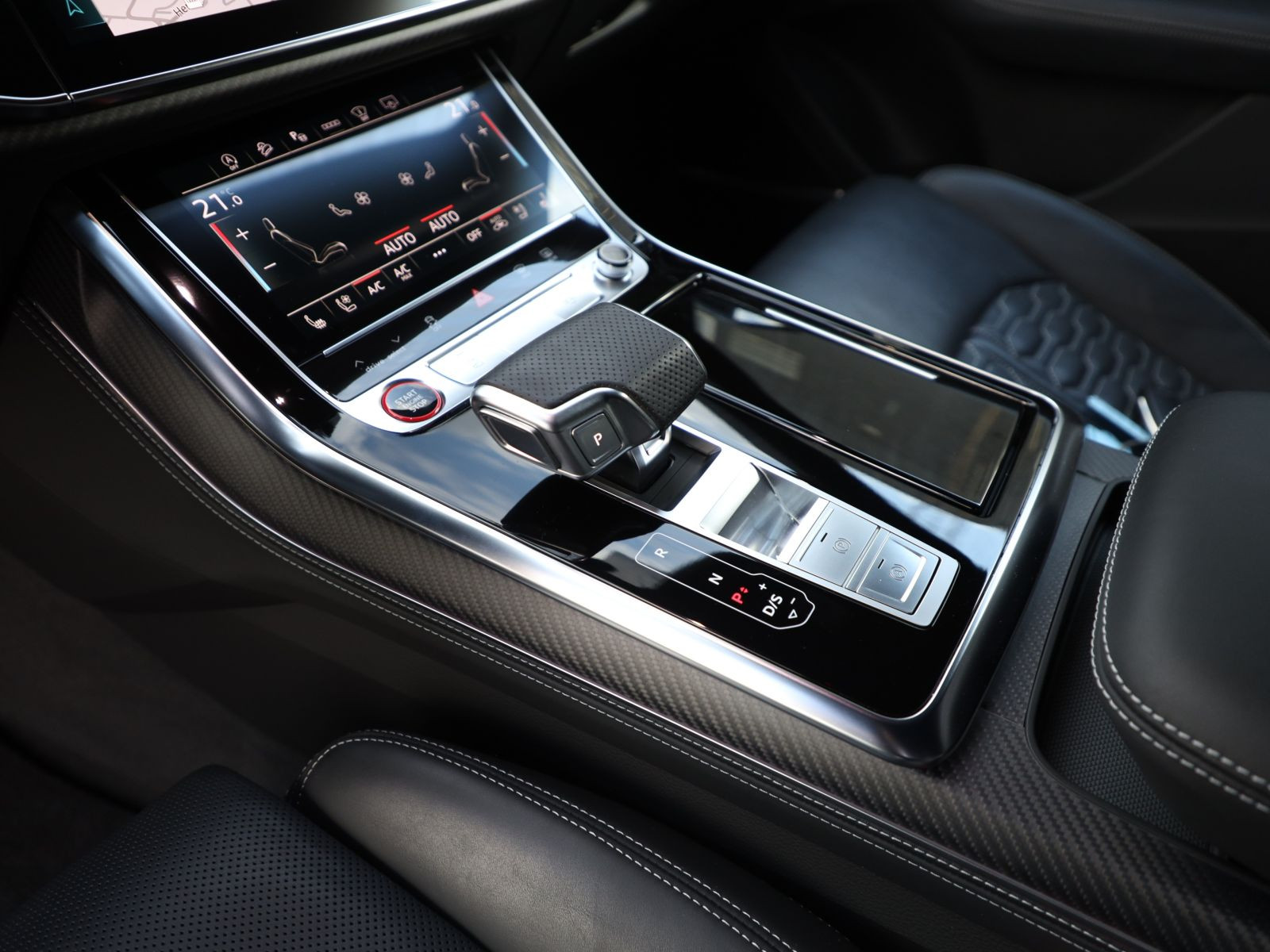 Audi RS Q8 Navi LED HuD Panorama Luftfederung AHK