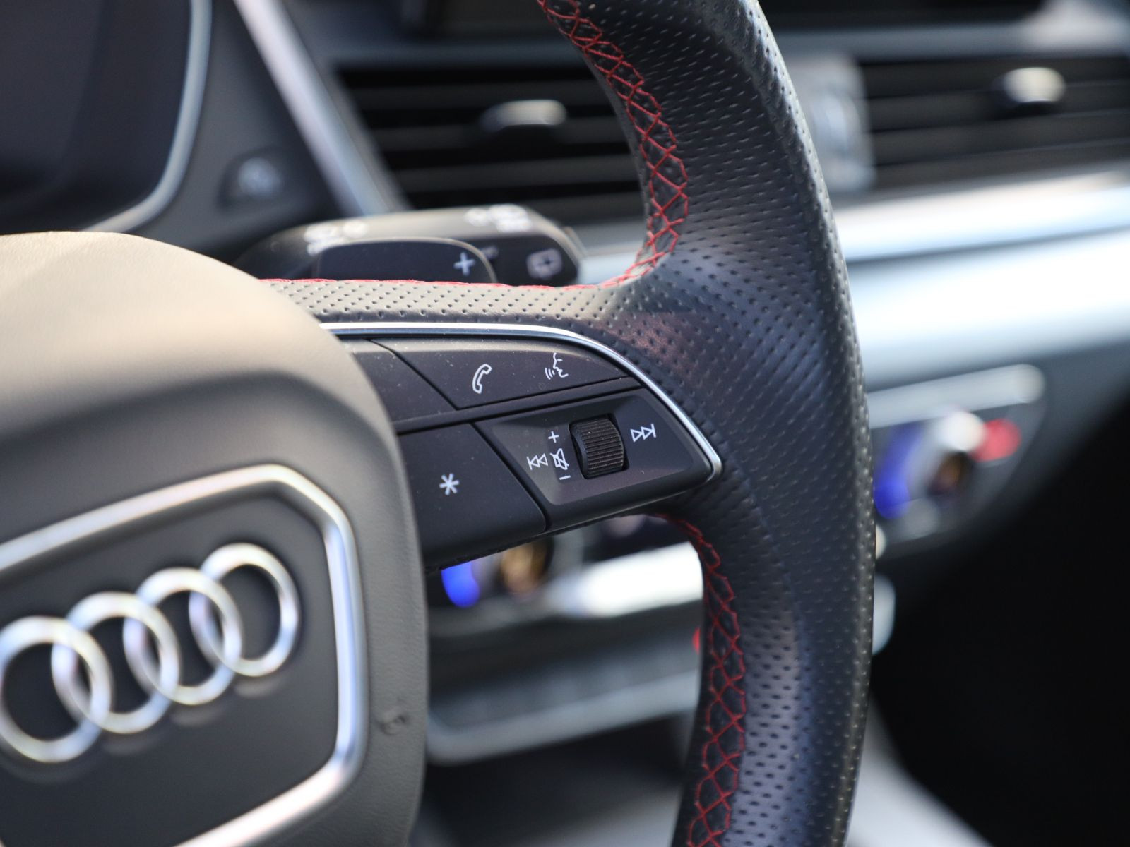 Audi Q5 S line 50TDI qu Navi Matrix Panorama AHK