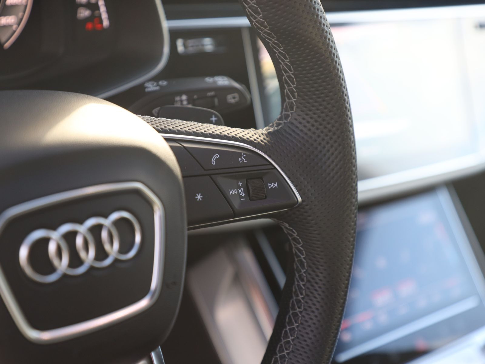 Audi Q7 S line 45TDI qu Luftfederung Panorama B&O AHK