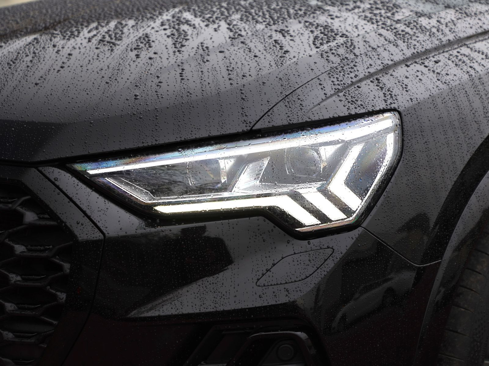 Audi Q3 Sportback S line 40TDI qu Navi Matrix ACC AHK