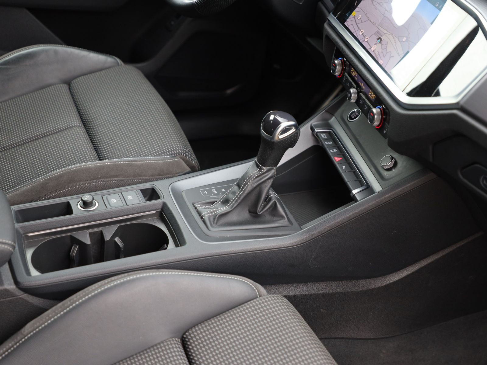 Audi Q3 Sportback S line 40TDI qu Navi Matrix ACC AHK