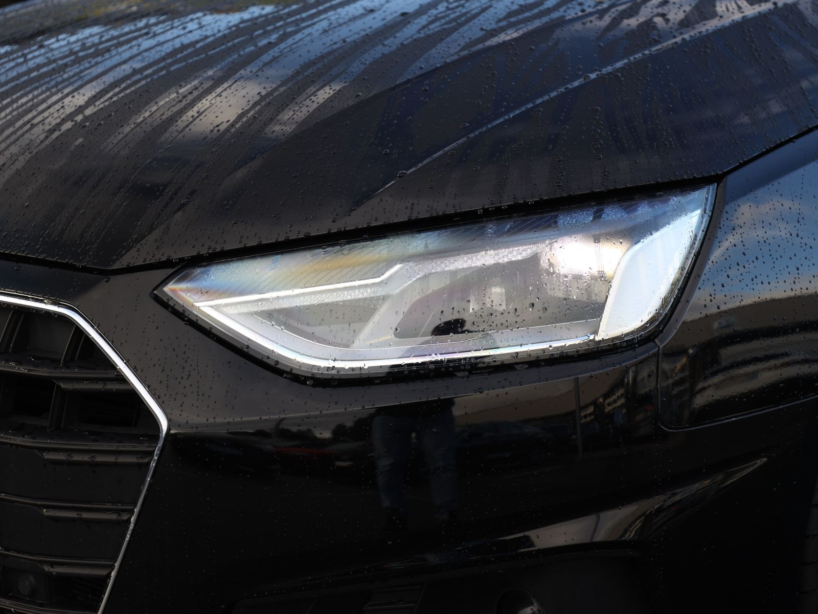 Audi A4 Avant 30TDI Stronic Navi LED GRA EPH DAB AHK