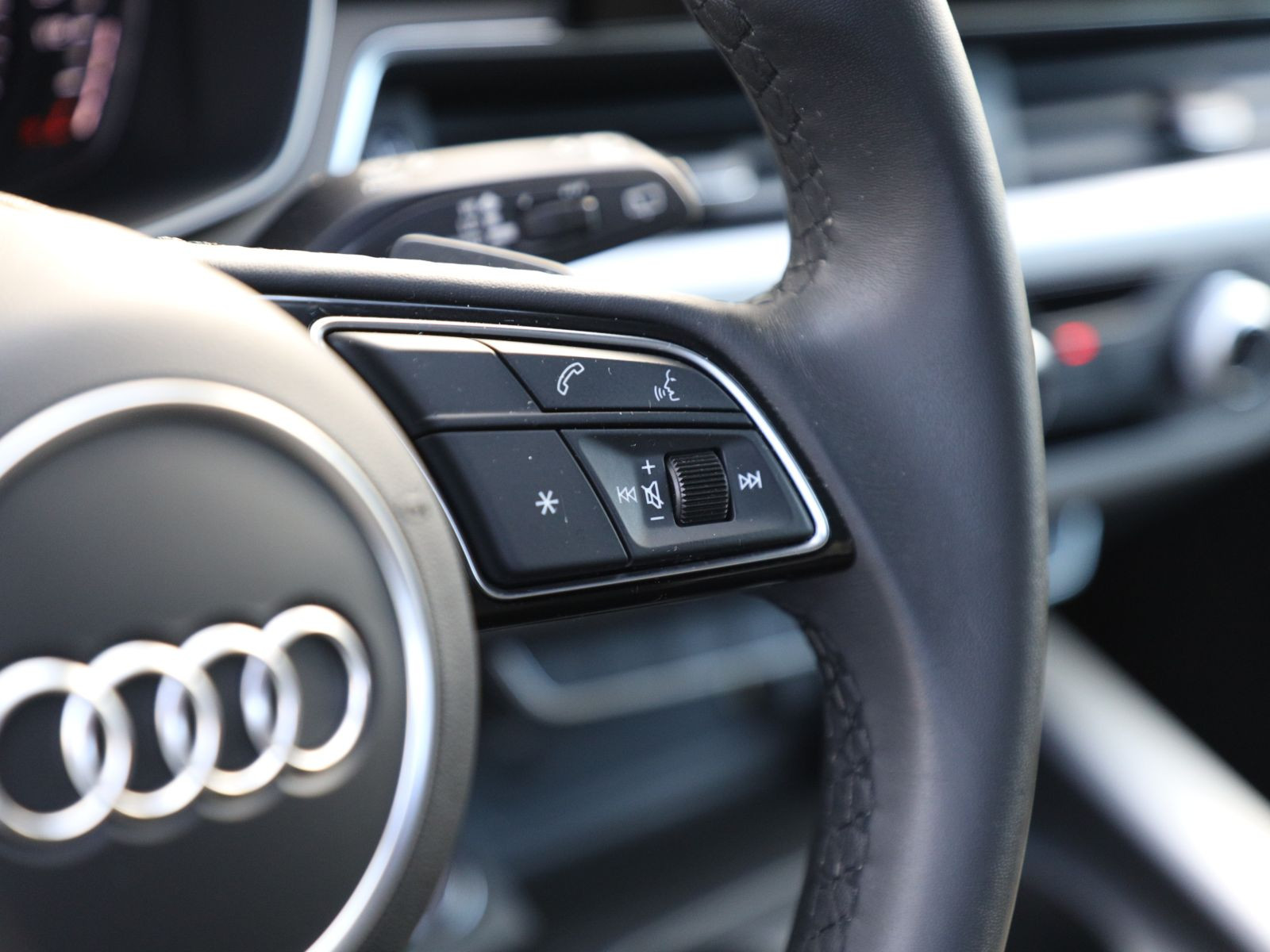 Audi A4 Avant 30TDI Stronic Navi LED GRA EPH DAB AHK