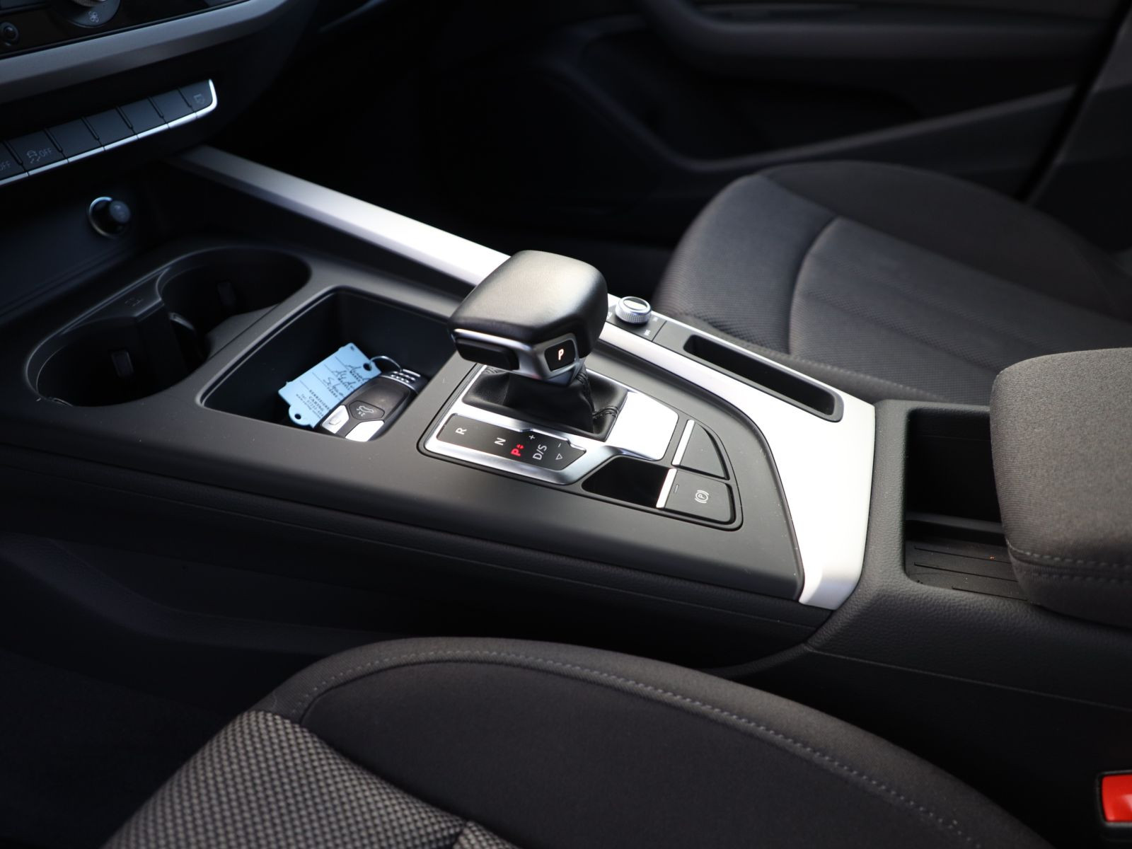 Audi A4 Avant 30TDI Stronic Navi LED GRA EPH DAB AHK