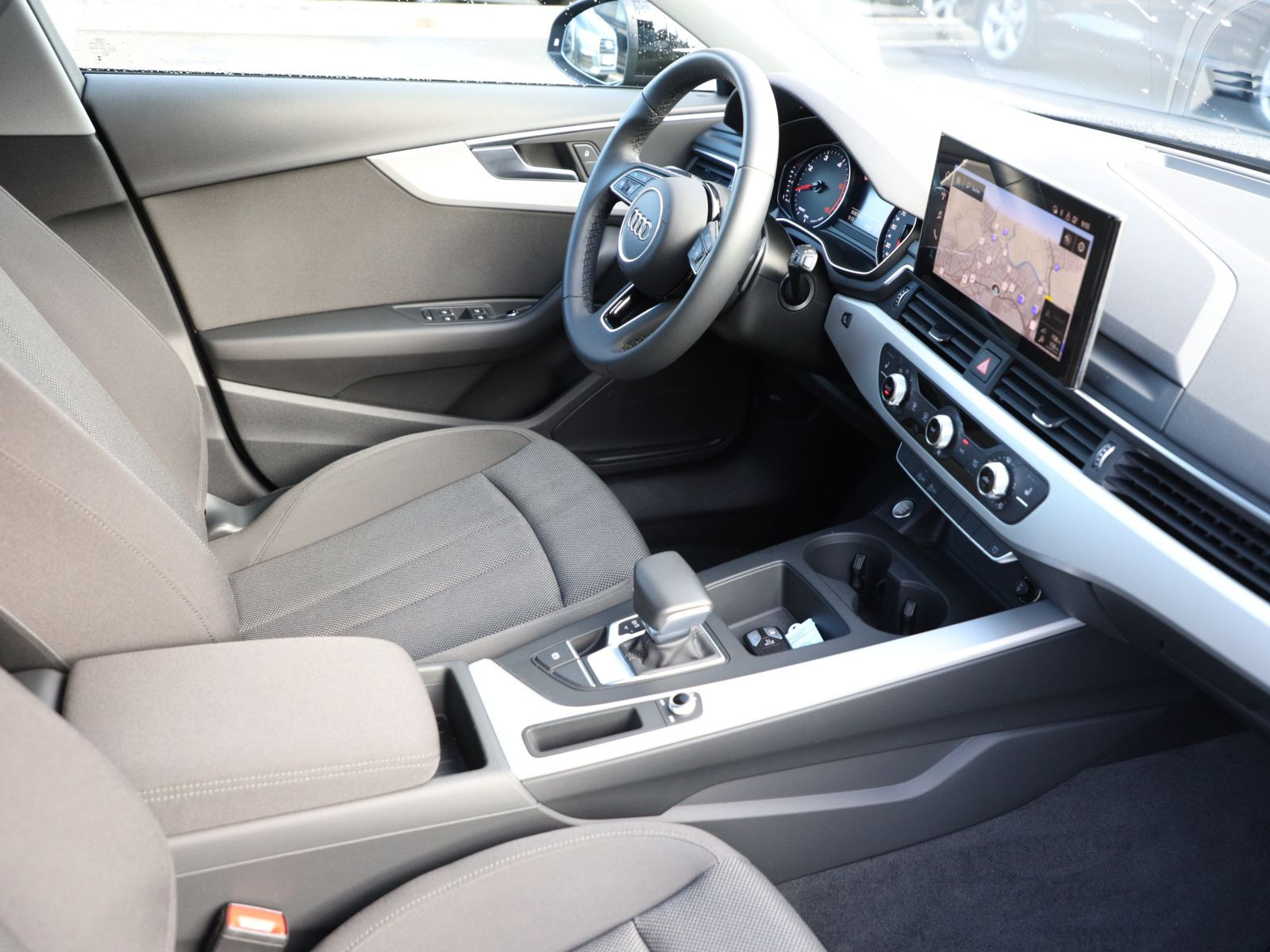 Audi A4 Avant 30TDI Stronic Navi LED GRA EPH DAB AHK