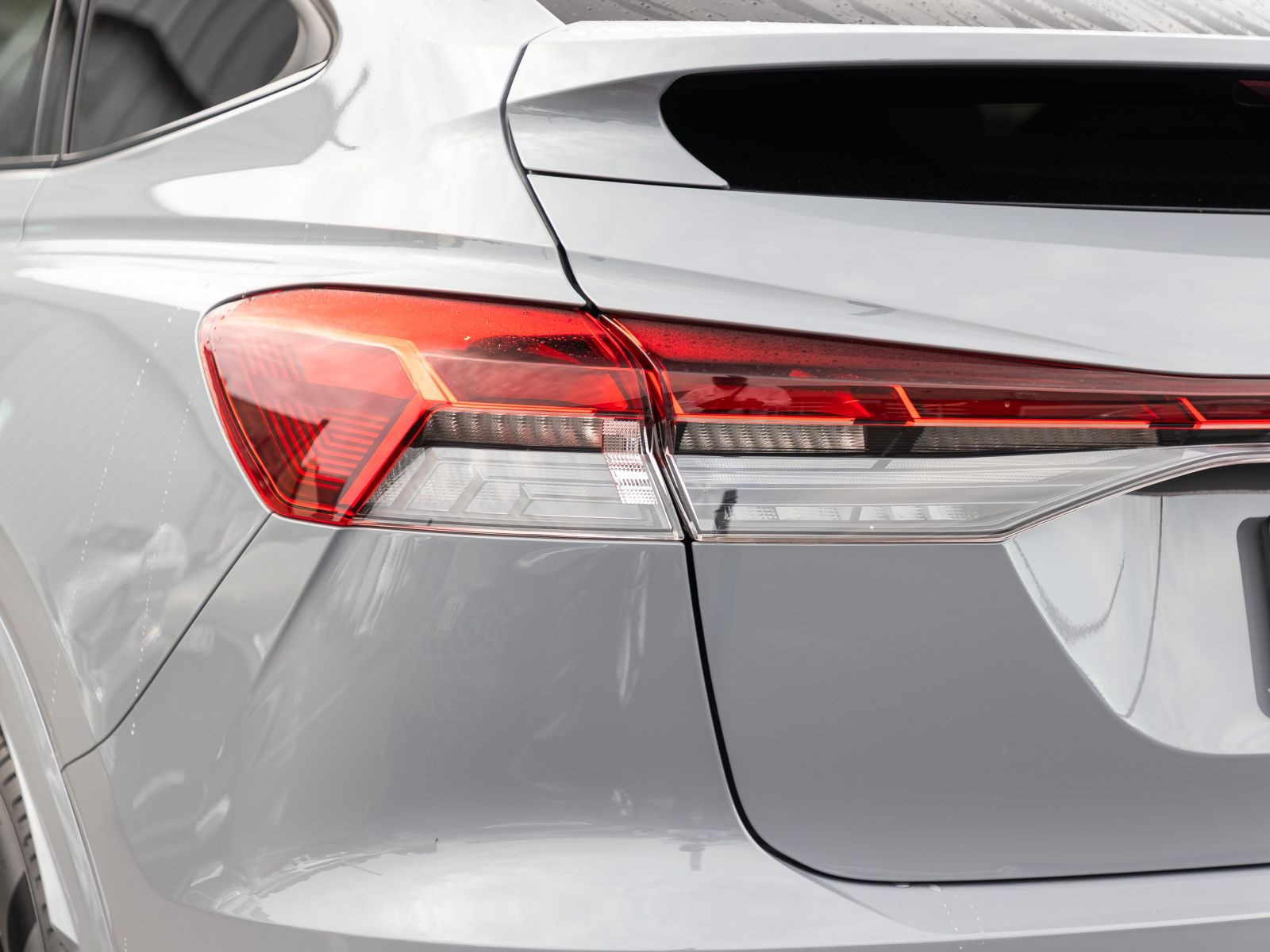 Audi Q4 Sportback e-tron 35 Matrix Standklima GRA EPH
